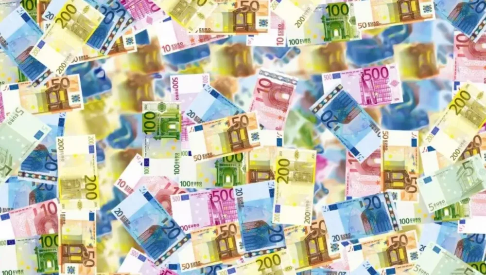China's shift to risk-based AML: Efficiency and vigilance in cash transaction reporting