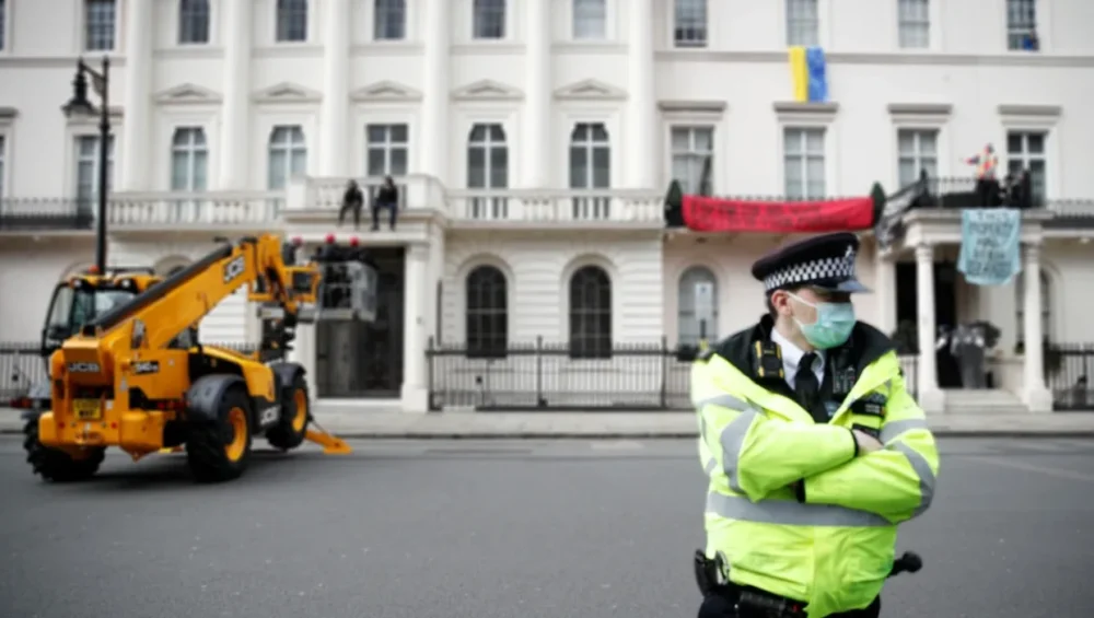 Strategic Amicus Briefs Freezing Kleptocrat Assets Through Legal Precision